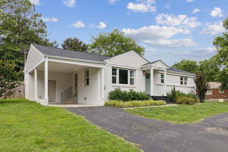 House Merry Oaks