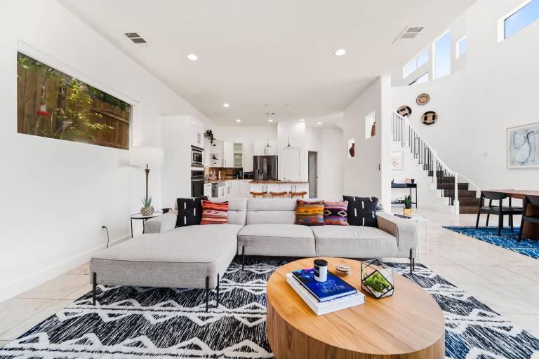 House Apache Shores